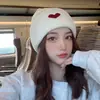 Gorro Bordado de Corazón para Mujer Otoño e Invierno, Cálido y Casual Versátil Gorro de Punto para Estudiante, Gorro de Lana Adelgazante, Versátil a la Moda