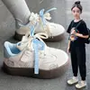 Zapatillas casuales para niñas 2026 suaves y lindas patrón bordado de gatito y pez lazo a cuadros suela suave versátiles zapatos de caña baja