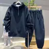 Novo Conjunto Esportivo Casual com Design de Letras, Forrado com Fleece para Outono e Inverno, Moletom Americano Pesado com Capuz e Meio Zíper e Calça de Moletom