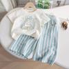 Conjunto de Camiseta de Manga Curta para Meninas Verão Novo Infantil Versátil Solto Casual Top com Calças Listradas Cropped de Perna Larga