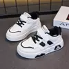 Zapatos para niños 2026 primavera y otoño nuevo estilo zapatillas de colores para niños con parte superior de cuero y suelas antideslizantes para niñas y niños mayores zapatos casuales