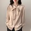 Primavera de 2026 Novo Estilo Camisa Azul com Laço Design Sense Feminino Nicho Temperamento Profissional Camisa Top de Cetim Amarração