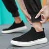 Zapatillas deportivas ligeras y transpirables para hombre, con suela gruesa y calcetines negros, para correr y descansar.