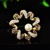 Anel Flor Espiral Estilo Coreano Broche de Pérola de Água Doce com Zircônia Microincrustada Design de Onda, Acessório de Broche Versátil Anti-Exposição de Luxo Leve