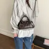 Bolso de Mano para Mujer de Alta Calidad Estilo Retro Nueva Colección Primavera 2026 Bolso Almohada Simple Versátil para Hombro y Cruzado