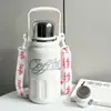 Novo modelo similar à Coca-Cola, copo térmico de aço inoxidável 316 de grande capacidade, garrafa de água portátil para atividades ao ar livre com alça