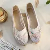 [Fumaça de Flor] Novo estilo chinês 2024 sapatos de tecido feitos à mão pérola elegante sapatos femininos bico fino retrô estilo étnico sapatos de camada única