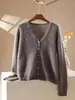 Cárdigan de forro polar con cuello en V para mujer, chaqueta de punto suave y texturizada, ajuste entallado para otoño e invierno, suéter exterior suave y versátil