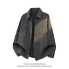 Camisa Casual de Manga Larga para Hombre con Rayas Verticales, Estilo Old Money, Nueva Colección Otoño 2026, Corte Holgado Oversize, Cuello de Solapa y Bolsillos