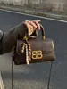Bolso de Mano Cuadrado Pequeño Retro de Alta Gama de Moda Transfronterizo para Mujer Modelo Nuevo 2026 Bolso de Hombro Cruzado de Gran Capacidad Versátil