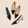 Sapatos Femininos de Couro de Ovelha Elegantes Estilo Chanel para o Outono de 2026, Patchwork, Salto Baixo, Bico Fino, Slip-On Baixo, para o Trabalho