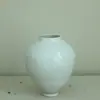 Jarrón Redondo Blanco Adornos de Alta Calidad Adornos de Flores para Sala de Estar Cerámica Cruda Retro Tarro de Luna Decoración Zen para Casa de Huéspedes