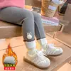 Leggings femininos estilo coreano com forro de fleece e orelhas de pompom, nova coleção outono/inverno 2026, calças compridas estilosas para meninas pequenas