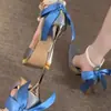 Sandalias azules impermeables de tacón de aguja alto para mujer, nuevas sandalias de tacón alto de verano 2026 con correa de perlas y lazo hueco para mujer