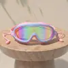 Óculos de Natação de Treinamento Racing Qiwave com Lentes Coloridas Refletivas, À Prova d'Água e Anti-Embaçante, Protetores Auriculares Integrados, Adequados para Adultos Homens e Mulheres
