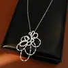 Collar Hueco de Flor con Circonita Bañado en Oro Real de 18 Quilates, Cadena para Clavícula de Lujo Sencillo Nicho, Accesorio de Moda Simple y Elegante