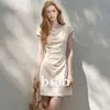 Vestido Francés Qiaomi para Mujer con Cintura Fruncida Plisada Sencillo Toque de Alta Gama Falda Corta Bonita Pequeña Verano 2026
