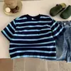 Llegada Nueva Verano 2026 Camiseta Unisex de Manga Corta para Niños Talla Mediana y Pequeña Niños Holgada Media Manga Estilo Coreano Camiseta Rayada Casual para Niños