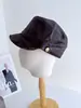 Estilo Old Money Sombrero Mate Texturizado Estilo Pareja Unisex Sombrero de Cuero PU Otoño/Invierno Sombrero de Montar Boina Sombrero Hipster Adelante
