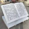 Mármol blanco tallado en piedra libros de piedra estudiantes de posgrado dan a su alma máter escultura de recuerdo libros de pergamino del campus libros de piedra grabados