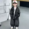 Conjunto de Ropa de Otoño para Niños 2026 Nuevo Estilo Coreano Elegante Conjunto de Tres Piezas para Niños Pequeños, Ropa Urbana Genial y a la Moda para Niños