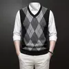 Suministro directo de fábrica de chalecos de punto para hombre, camisetas básicas para hombre, prendas de punto sin mangas con cuello en V ajustadas para negocios, chalecos de color liso para hombre