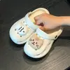 Pantuflas de verano para niños con agujeros y decoraciones para zapatos DIY, sandalias de exterior para niños, zapatos de bebé de dibujos animados para casa con agujeros