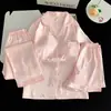 Pijama de Tres Piezas de Seda Helada de Gatito con Almohadillas en el Pecho Pijama para Mujer Temporada de Verano Nuevo Cárdigan Ropa Fresca para Casa