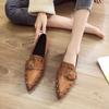 Sapatos Casuais Versáteis para Primavera e Verão Slip-On Novos Sapatos Finos de Solado Único Design de Nicho Mocassins Modernos com Tachas