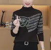 Top base de manga larga con cuello semi-alto y adornos de pedrería estilo mamá para mujer, nueva colección otoño/invierno, top moderno adelgazante y versátil para mujeres de mediana edad
