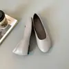 Sapatos femininos retro franceses simples para o dia a dia slip-on bico redondo sapatos internos de solado único feminino couro macio salto escondido sapatos de vovó sola macia tamancos