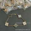 Versión Alta Fábrica CNC V Oro Trébol de Cuatro Hojas Pulsera de Cinco Pétalos Flor Delgada Baño Grueso 18K Regalo para Novia Cumpleaños Trébol de la Suerte 1 Significado