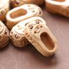 Madera de Melocotón Clara Talla Espada Hacha Tijeras Pequeñas Cabeza de Tigre Peine para Zapatos Accesorios con Cuentas Escoba de Madera Fabricante Venta al por Mayor