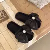 Zapatillas de casa cálidas de suela plana engrosada para otoño e invierno con lazo y perlas, zapatillas de algodón esponjosas estilo Chanel pequeño