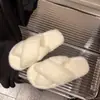 Chinelos peludos com tira cruzada para mulheres, novo modelo outono e inverno 2026, tamanho grande, sola grossa, forro de pelúcia, chinelos de algodão confortáveis para casa