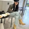 Botas Western de Cowboy Marrons Estilo Novo 2026 para Mulheres, Botas Slimming de Camurça Franzidas com Corte em V Salto Bloco Meia-Panturrilha Curtas