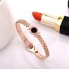Pulseira de Aço Titânio com Letra 'LOVE' Cor Rose Gold para Mulheres, Não Desbota, Moda Europeia e Americana, Versátil, Pulseira com Números Romanos, Joia