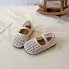 Meias-pantufas Fechadas Tecidas com Aumento de Altura Estilo Coreano para Meninas, Adequadas para Uso Externo no Verão, Sandálias de Praia Vazadas Modernas e Versáteis