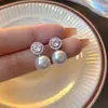 Pendientes de Diamante Incrustados con Perlas Estilo Francés para Mujer 2026 Nuevo Estilo Caliente Pendientes Simples Elegantes Lujo Accesible Pendientes de Gama Alta de Nicho