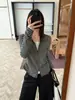 Han Xun Ropa Cómoda para el Día a Día Transpirable Diseño de Pliegues Laterales en la Cintura Cardigan con Cremallera de Dos Piezas Falsas Modelo Nuevo Otoño 2026 27130