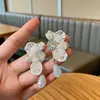 @Pendientes de Perla con Diseño de Pétalos Vintage Estilo Francés, con un Diseño Único y Audaz, Presentando Flores y un Toque de Lujo