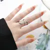 Anel Aberto com Design de Nicho Interessante Feito de Aço Inoxidável, Anel para Dedo Indicador com um Toque de Luxo Leve, Moderno e Fashion, Acessório Versátil Estilo Coreano