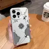 Funda de teléfono náutica en blanco y negro, moderna y elegante, para iPhone 18pm, con un diseño simple de ruta de avión y ofreciendo protección contra caídas