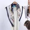 Lenço de Seda Transfronteiriço para Mulheres, Pequeno Lenço de Seda Satinado com Estampa Retro, Lenço de Cabeça Versátil para Proteção Solar de Primavera e Verão, Cachecol de Praia para Cabeça e Peito