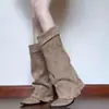 Botas biker estilosas com salto plataforma para outono e inverno, botas longas da moda, novo modelo 2026, bico fino, botas de montaria over-the-knee da moda