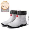 Botas de chuva estilosas, galochas de borracha antiderrapantes, botas de pesca masculinas de cano curto com forro de fleece, botas de água quentes e resistentes ao desgaste de cano médio e baixo da moda