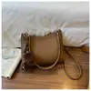 Comercio Electrónico Transfronterizo Más Vendido Nicho Retro Bolso de Axila Nuevo para Mujer Gran Capacidad Versátil para el Trabajo Bolso de Hombro Cruzado
