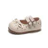 Sapatos de couro para meninas, coleção primavera/outono 2026, sapatos sem cadarço para bebês com laço, sapatos de princesa da moda, sapatilhas de sola macia para meninas pequenas