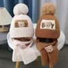 Conjunto de Chapéu e Cachecol Infantil Outono e Inverno 2025 Novo Estilo Chapéu de Lã para Meninos e Meninas Protetor de Pescoço de Inverno