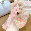 Pingente de chaveiro de morango brilhante com infusão de óleo fofo, decoração de chaveiro de mochila de brinquedo cartoon feminina moderna, pequeno presente